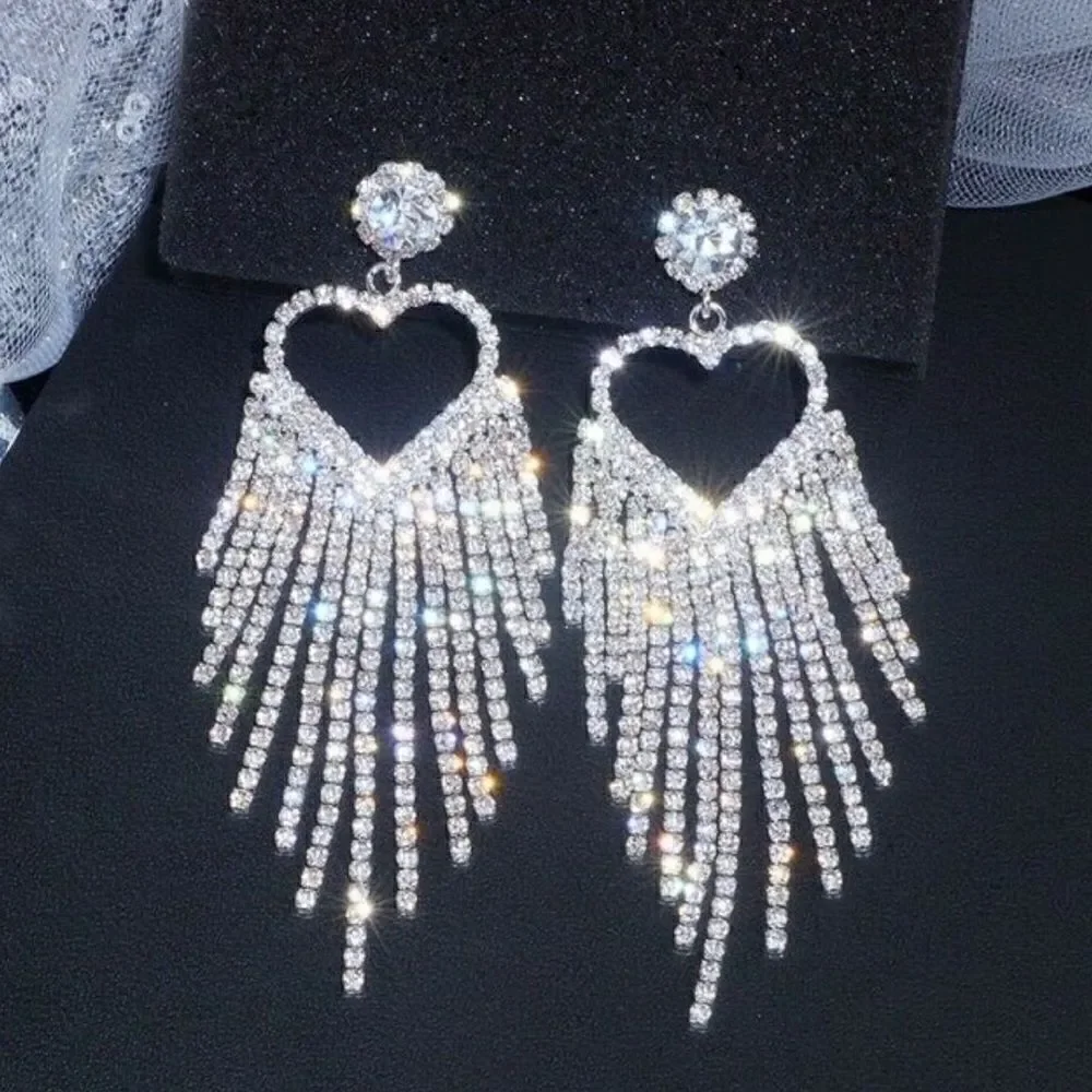 NWT Gorgeous Crystal Heart Earrings